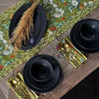 Зеленая беговая дорожка Sertex Home с цветочным узором