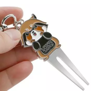 Зеленая вилка для гольфа с пряжкой, двусторонний мультяшный узор, портативный очиститель канавок, многофункциональный инструмент для ремонта, брелок для ключей из цинкового сплава, зеленый инструмент коричневый