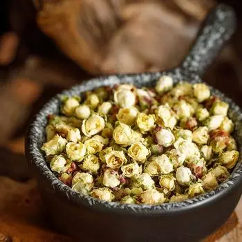 Зеленый чай из цветков сливы с чашечкой белого зеленого цвета Китайские травы отборные 25g