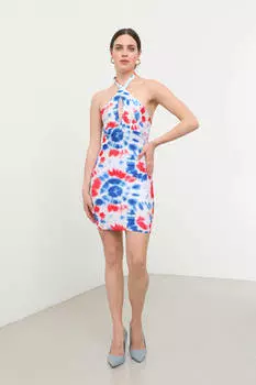 Жаккардовое мини-платье с декольте на толстых бретелях