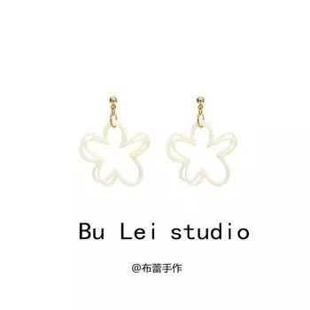 Zhao Lusi Same Style Girl s Ear Clip Seaside White Small Flower 925 silver needle