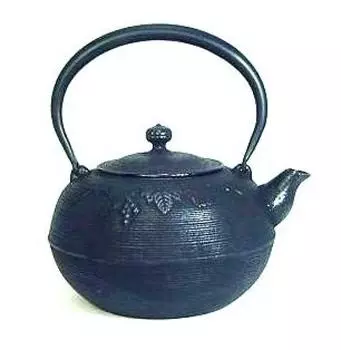 Железный чайник Nanbu ironware виноград черный 2.0л чёрный