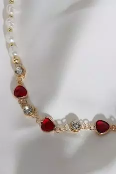 Жемчужное ожерелье с красным треугольным камнем