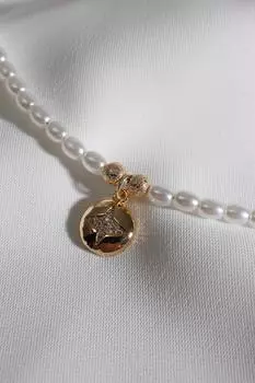 Жемчужное ожерелье золотого цвета с подвеской в виде полярной звезды