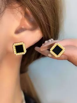 Жемчужные Серьги-пусеты в стиле маленького аромата, квадратные, темпераментные, ретро, маленькие, для женщин чёрный
