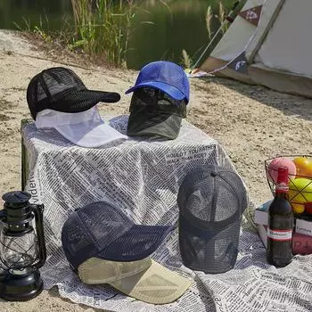 Женщина-мужчина New Tide удлиняет язык и увеличивает размер корейской версии бейсболки XL