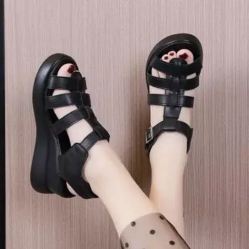 Женщины носят новые летние повседневные римские сандалии на платформе с открытым носком 35