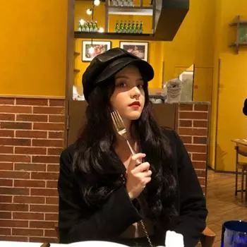 Женская берет-кепка с утиным язычком, зимняя шапка из искусственной кожи, восьмиугольная, кожаная кепка, модная корейская версия, женская, короткая, классическая, зимняя белый