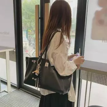 «Женская большая черная сумка-тоут - элегантный портфель для осени/зимы 2024 года» чёрный