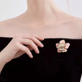 Женская брошь в форме камелии, декор из искусственного жемчуга, противоскользящая сумка, воротник пальто, шляпа, шарф, украшение, булавка для одежды, вечерние украшения для одежды, выпускного вечера серый