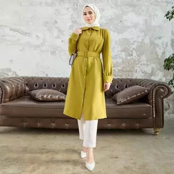 Женская длинная туника с поясом и камнем на плече