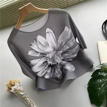 Женская футболка 2022 летний дизайн мода темперамент летучие мыши круглая шея принт футболка лето свободная большая плиссированная блузка