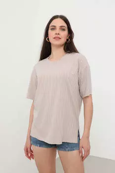 Женская футболка оверсайз с широким ребристым разрезом и деталями бежевая
