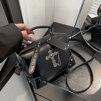 Женская готическая панк-квадратная маленькая сумка через плечо с верхней ручкой, черепами, крестами, цепочкой, сумка из искусственной кожи, кошелек cross чёрный