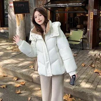 Женская короткая куртка на утином пуху 2024 года, зимняя, новая, утепленная, с маленьким капюшоном, контрастного белого цвета S (recommended weight 40kg-60kg) чёрный