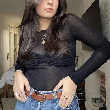 Женская легкая прозрачная футболка с одним вырезом S белый