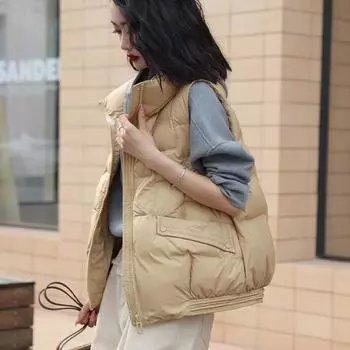 Женская легкая термокуртка свободного покроя без рукавов на белом утином пуху, жилет, универсальный шикарный жилет с воротником-стойкой и карманом One Size чёрный