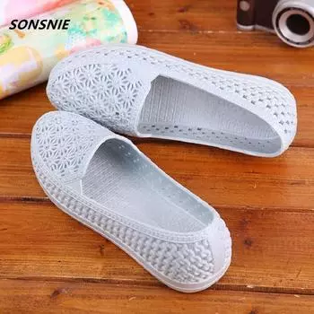 Женская летняя обувь на плоской подошве с вырезами и кристаллами и закрытым носком, Новое поступление, женские дышащие прозрачные туфли с вырезами, сандалии 180608 40 небесно-голубой