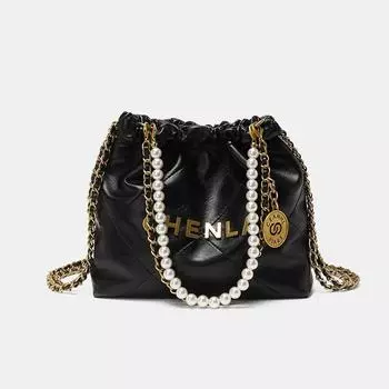 Женская маленькая сумка из натуральной кожи в стиле парфюма 2024 года с золотой монетой, жемчужной цепочкой и большой вместимостью чёрный