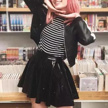 Женская мини-юбка с высокой талией, зеркальная глянцевая поверхность, короткая юбка из искусственной кожи, однотонная юбка-солнце S чёрный