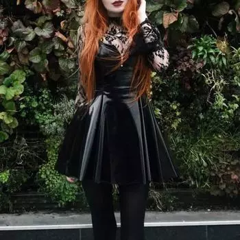 Женская мини-юбка с высокой талией, зеркальная глянцевая поверхность, короткая юбка из искусственной кожи, однотонная юбка-солнце M чёрный