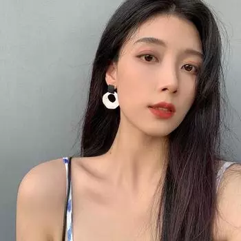 Женская мода черно-белые смешанные цвета клипсы на серьги полые круглые подвески клипсы для непирсингованных женщин ювелирные изделия