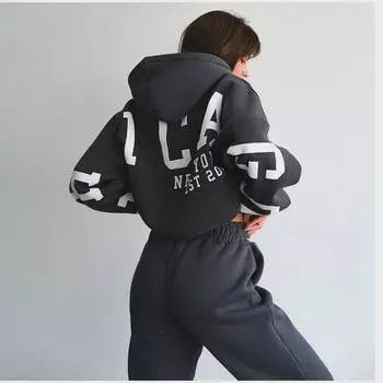 Женская мода осень/зима 2023: Комплект из толстовки и брюк свободного кроя из утолщенного бархата с принтом S