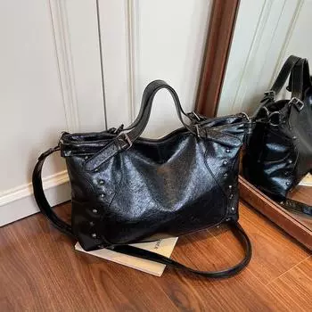 Женская мода Y2K Горячая девушка Мотоциклетная сумка Винтажная Однотонная Большая Вместимость Декор заклепками Сумка через плечо 39x12x23cm чёрный