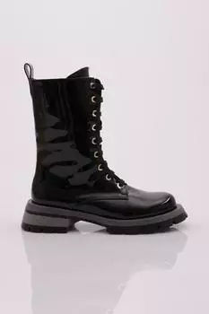 Женская мода: женские ботинки на шнуровке