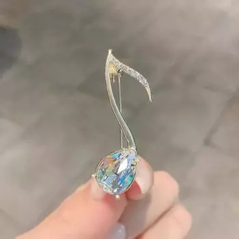 Женская модная брошь в виде музыкальной ноты, сверкающая большая хрустальная брошь в виде ноты, булавки, модные аксессуары для одежды, ювелирные изделия серебряного цвета