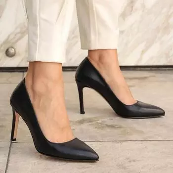 Женская модная черная обувь на шпильке