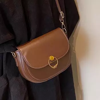 Женская модная красная сумка из искусственной кожи высокого качества с плечевым ремнем для женщин, повседневная сумка с уникальным дизайном и металлической пряжкой на одно плечо