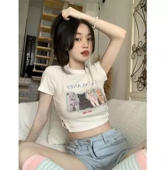 Женская облегающая белая футболка с принтом кота и укороченным топом - летний тренд 2024 года с открытым пупком Extra Large белый