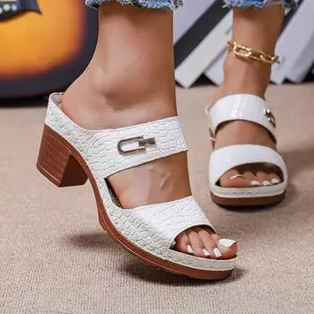 Женская обувь 2024 года, летние хиты продаж, однотонные, с открытым носком, на среднем каблуке, большого размера, с металлическим декором, римские женские тапочки 36 белый