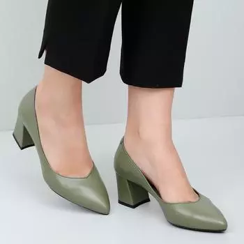 Женская обувь цвета хаки из натуральной кожи с острым носком на среднем толстом каблуке