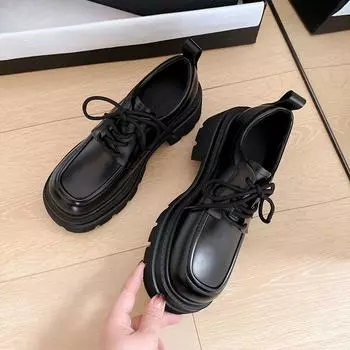 Женская обувь из натуральной кожи. Черные лоферы на платформе и кружеве. Универсальная обувь на массивном каблуке. 33