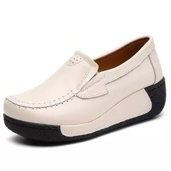 Женская обувь из натуральной кожи. Лоферы без шнуровки, увеличивающие рост. Нескользящая удобная повседневная обувь для женщин на танкетке. 35 бежевый