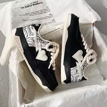 Женская обувь Мужская мода Классические кроссовки Черно-белые ретро-обувь для скейтборда в форме сердца Пара студентов Повседневная спортивная обувь для отдыха на открытом воздухе 35 черный белый
