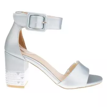 Женская обувь на низком каблуке для повседневного использования