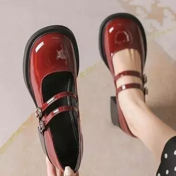 Женская обувь на весну и осень, маленькие кожаные туфли Мэри Джейн из лакированной кожи с круглым носком, толстым каблуком, пряжкой, ремешком, одинарные туфли 2024 34 багровый