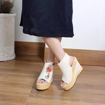 Женская обувь на высоком каблуке 12 см. Женские непромокаемые ботинки на платформе с вышивкой. Крутые ботинки на высоком каблуке. Сандалии на наклонном каблуке. 34