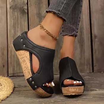 Женская обувь, обувь больших размеров, летние новые повседневные босоножки с заклепками и толстой подошвой на покатом каблуке для женщин, удобные модные тапочки 36 бежевый