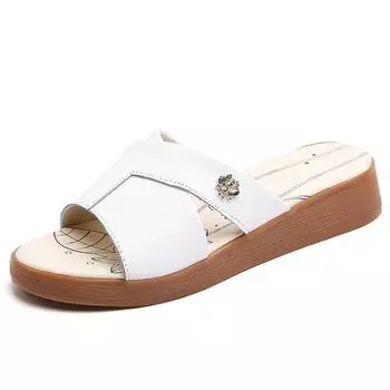 Женская обувь сандалии для мамы на плоской подошве для среднего и пожилого возраста нескользящие на мягкой подошве пожилые прохладные тапочки 35 белый