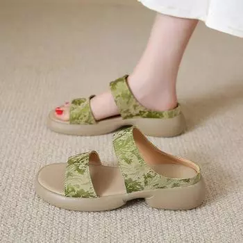 Женская обувь Taizhou, тапочки на платформе, новинка 2024 года, однотонные повседневные пляжные сандалии на низком толстом каблуке, женская летняя верхняя одежда 35 зелёный