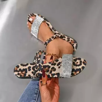 Женская обувь в продаже 2025 Лето Новые Тапочки с открытым носком Женские повседневные туфли на плоской подошве с кристаллами и леопардовым принтом, женские сандалии больших размеров 35