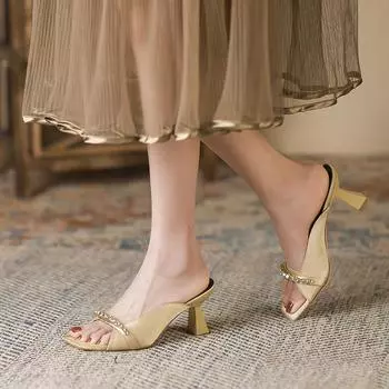 Женская обувь в стиле ретро, с квадратным носком и открытым носком, на высоком каблуке со стразами, металлическая полые верхняя одежда, сандалии, летняя женская обувь 34 чёрный