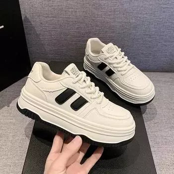 Женская обувь. Женские кожаные массивные кроссовки на шнуровке. Туфли на плоской платформе с толстой подошвой. Женские туфли. 39 чёрный