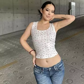 Женская одежда 2025 года, летняя новинка, модный уличный стиль, вырез на спине, тонкий топ с принтом, маленький жилет S белый
