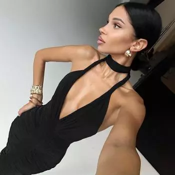 Женская одежда 2025 зима новая мода сексуальное V-образный вырез бретелька тонкий темперамент плиссированное платье S чёрный