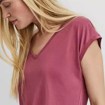 Женская однотонная футболка с короткими рукавами и v-образным вырезом VERO MODA